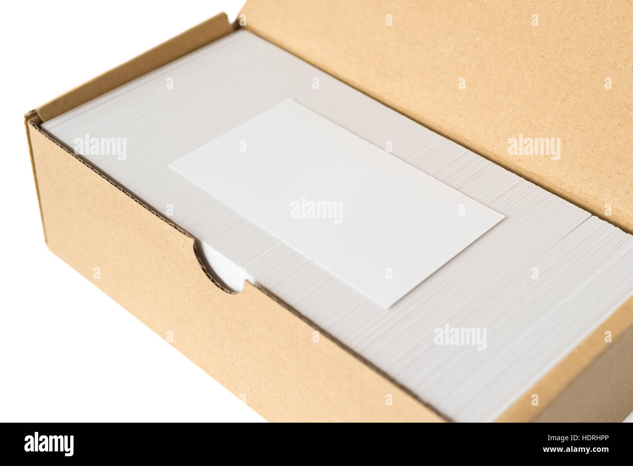 Vue de côté fort de cartes d'affaires avec un vierge bon pour le texte et logo se dresse sur le chemin de détourage y compris blanc Banque D'Images
