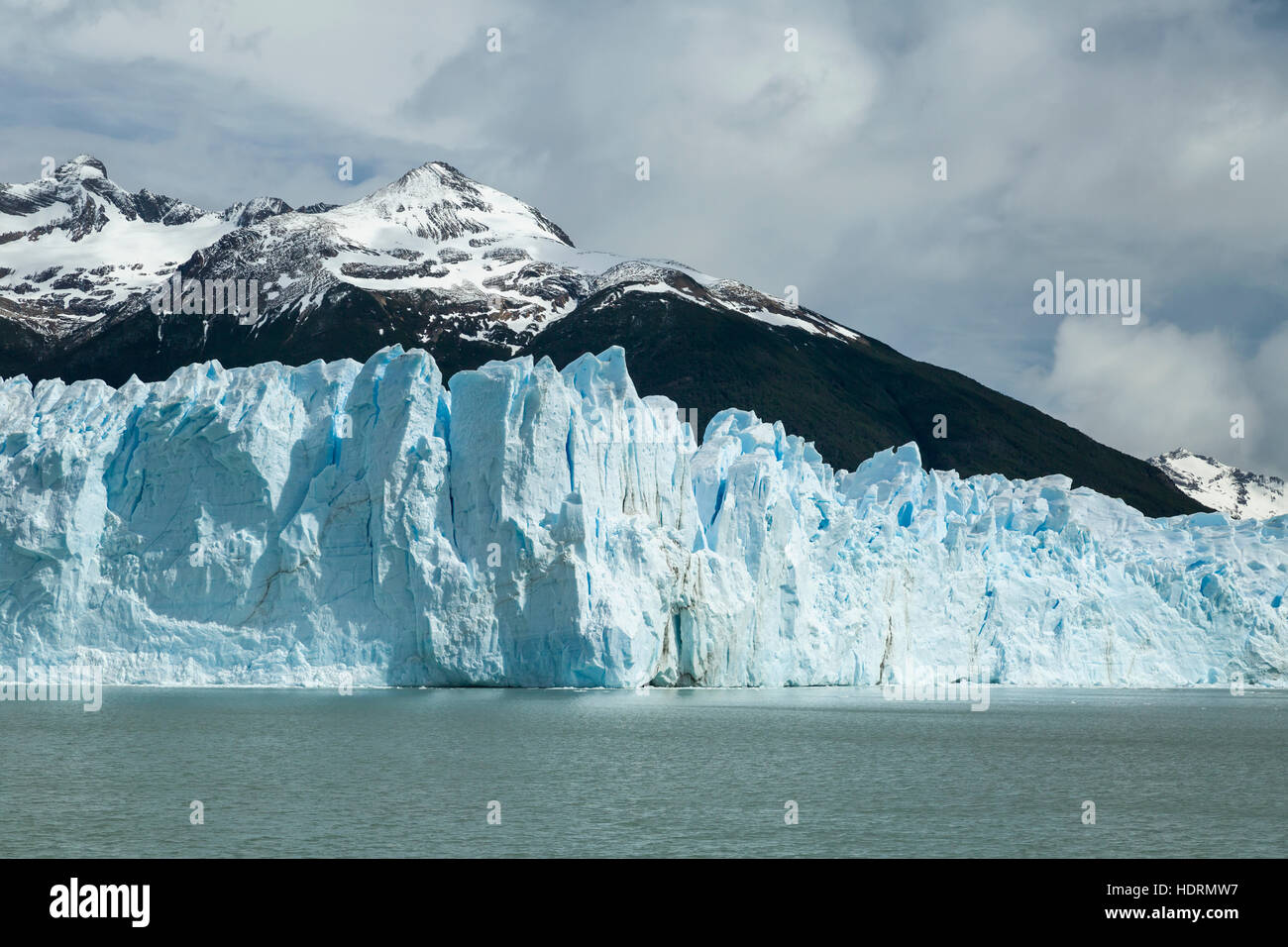 Le glacier Perito Moreno dans le Parc National Los Glaciares en Patagonie, Argentine partie de El Calafate, Province de Santa Cruz, Argentine Banque D'Images