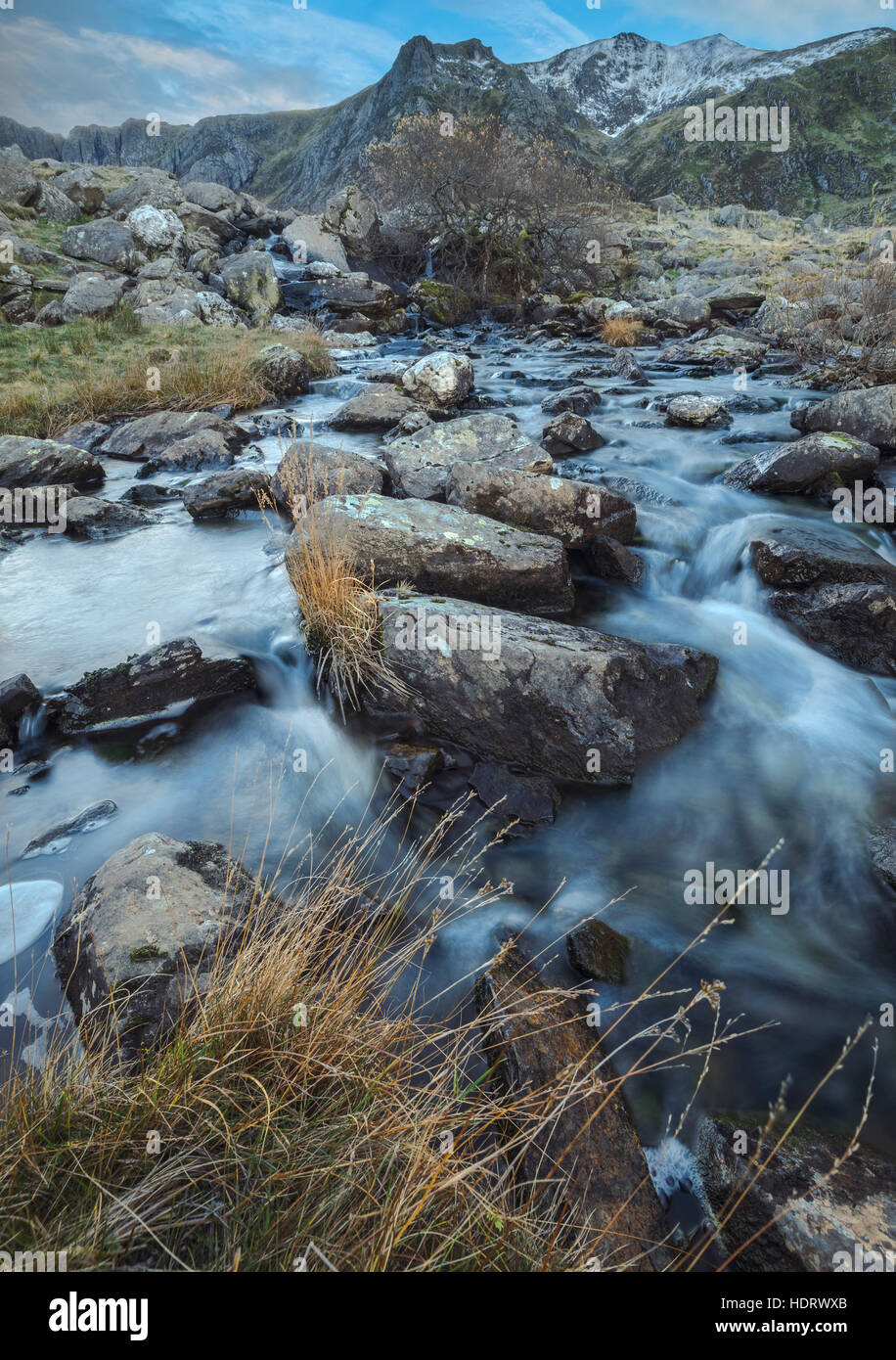 Mountain Creek dans le Cwm Idwal dans le Nord du Pays de Galles Banque D'Images