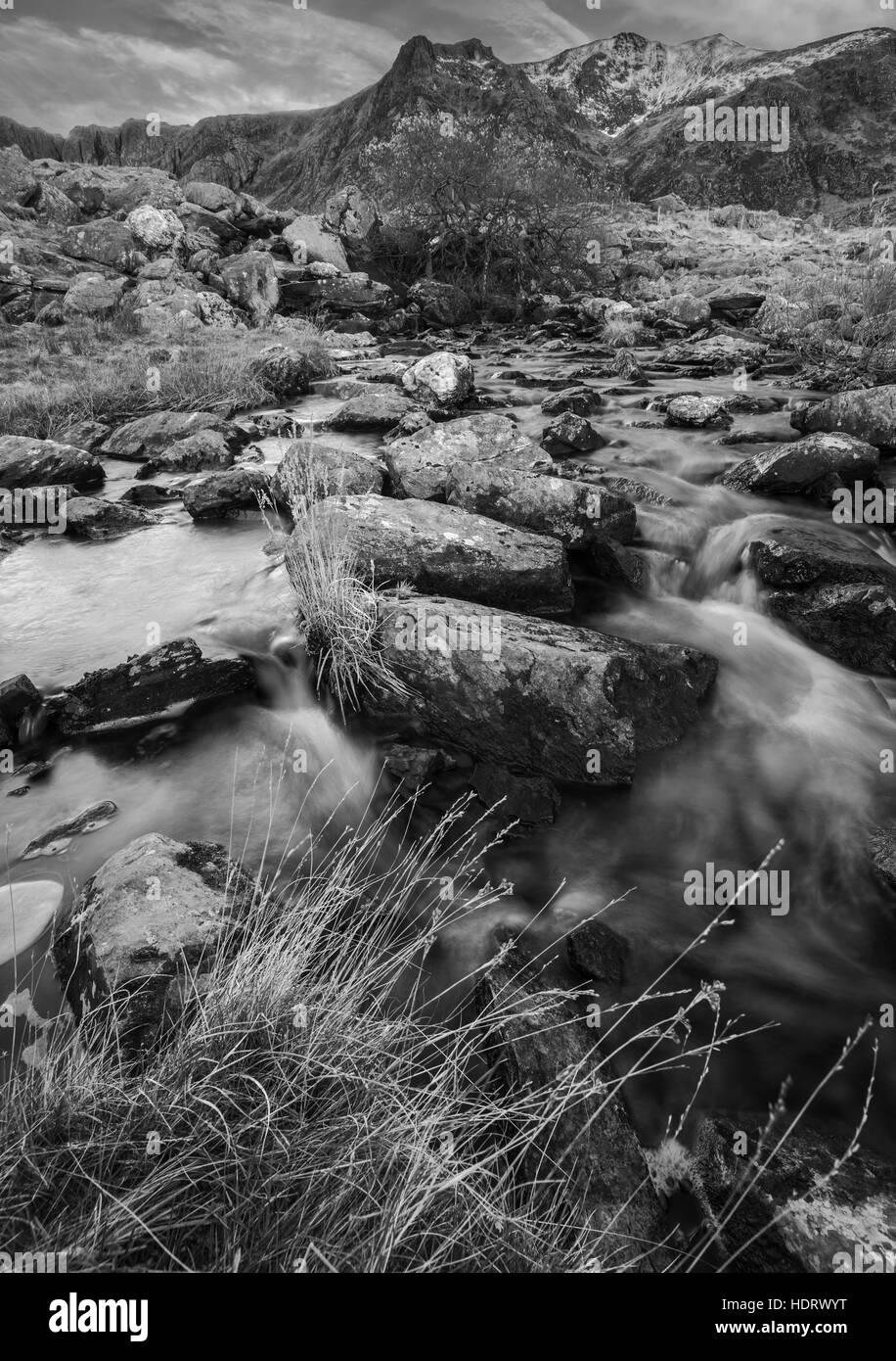 Mountain Creek dans le Cwm Idwal, au nord du Pays de Galles, Banque D'Images