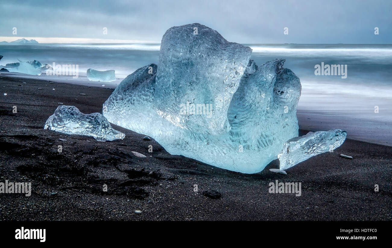 Vue d'un iceberg sur plage Jokulsarlon Banque D'Images