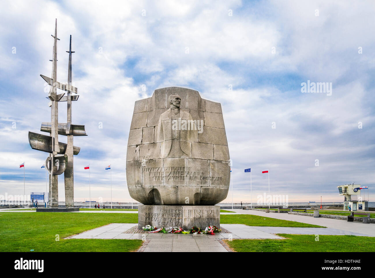 La Pologne, la Poméranie, Gdynia, pilier Sud, en forme d'Ancre monument Joseph Conrad avec une citation de son roman "Lord Jim" : Banque D'Images