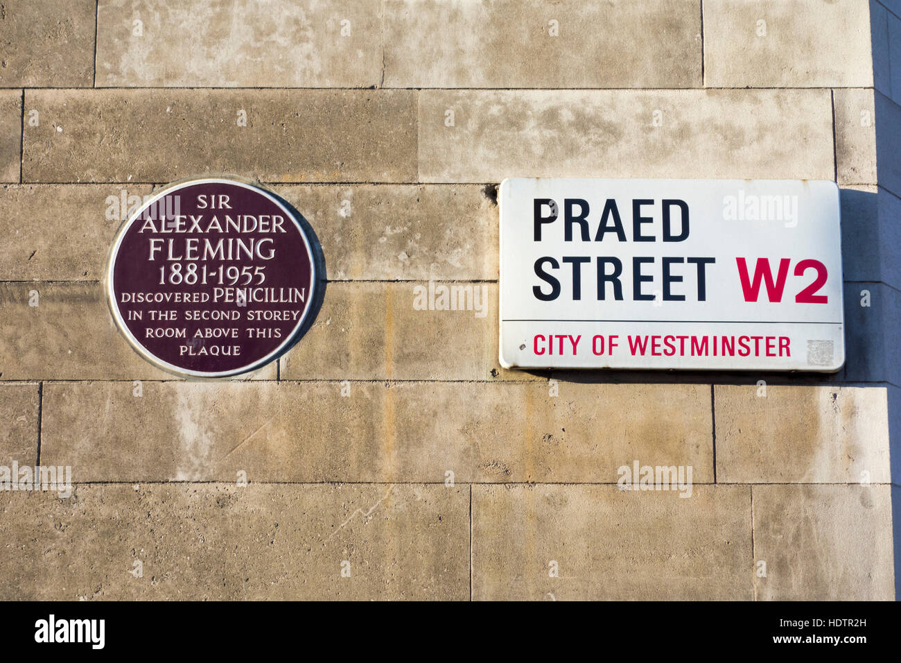 Plaque indiquant la place Alexander Fleming a découvert la pénicilline. Praed Street, London, UK Banque D'Images