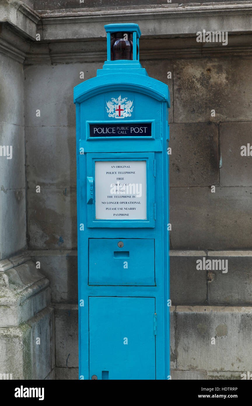Après appel de la police dans la ville de Londres. (Il n'y avait pas de téléphone payant à proximité). Banque D'Images