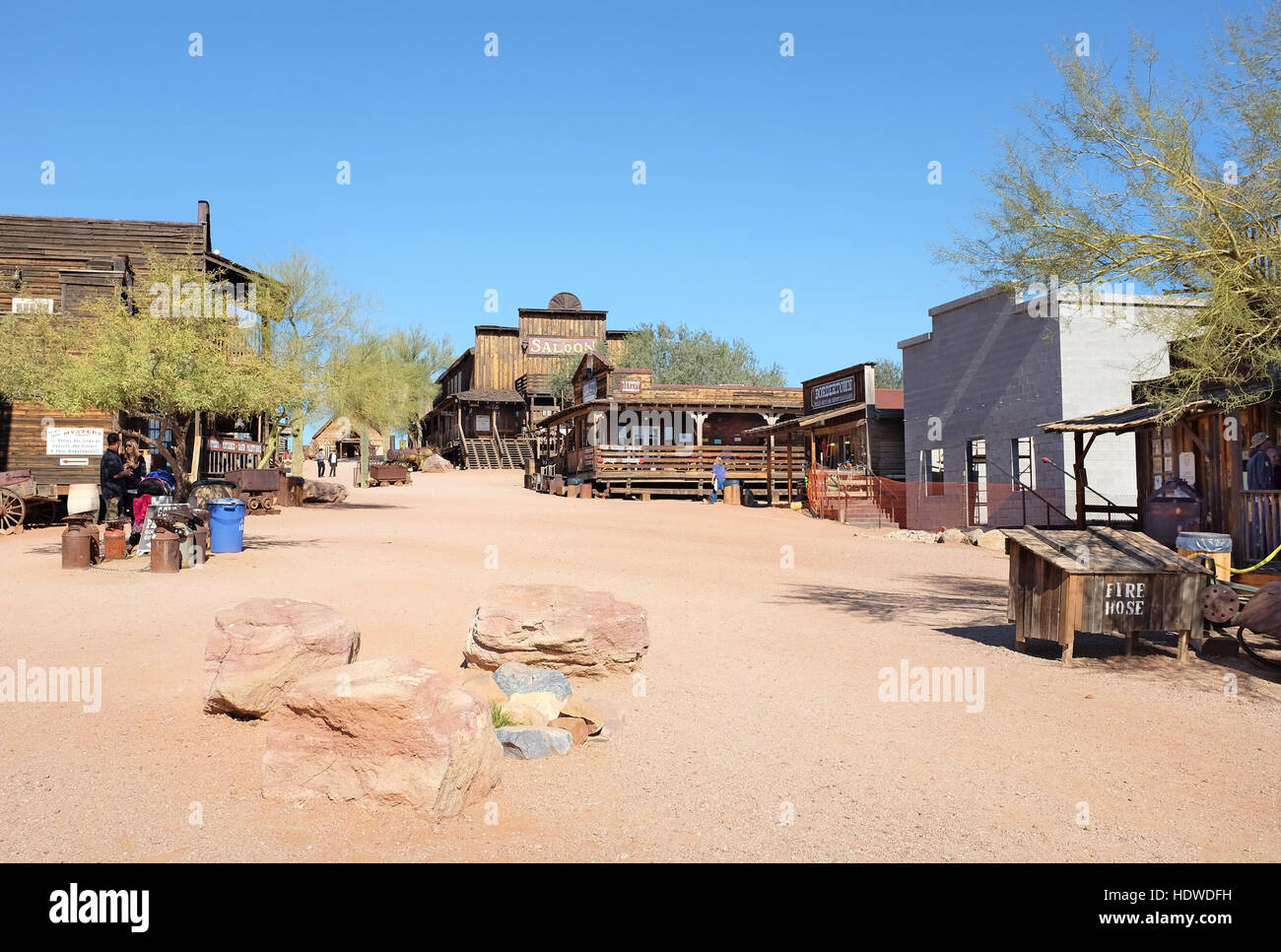 Goldfield Ghost Town Street Scene, dans Apache Junction, Arizona, au large de la Route 88. Jusqu'à vers le mammouth Steakhouse et tricorps. Banque D'Images