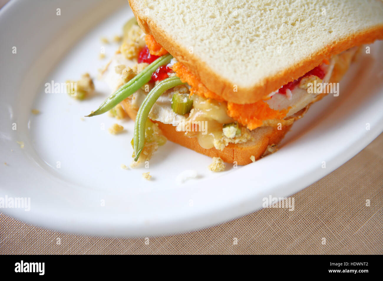 Libre de la Turquie de sandwich sur pain blanc les restes de Thanksgiving Banque D'Images