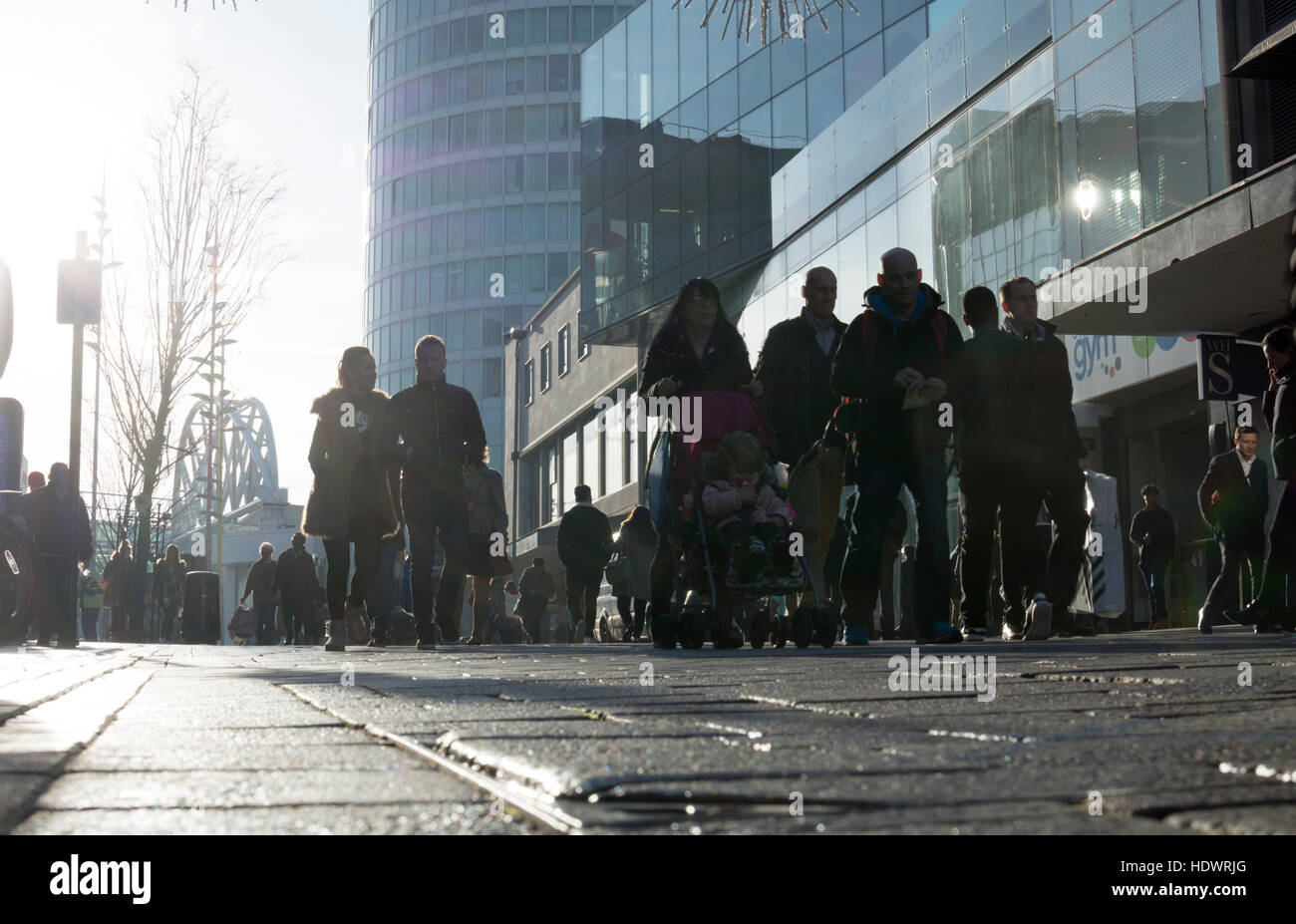 Les acheteurs de Noël dans High Street, Birmingham, West Midlands, England, UK Banque D'Images