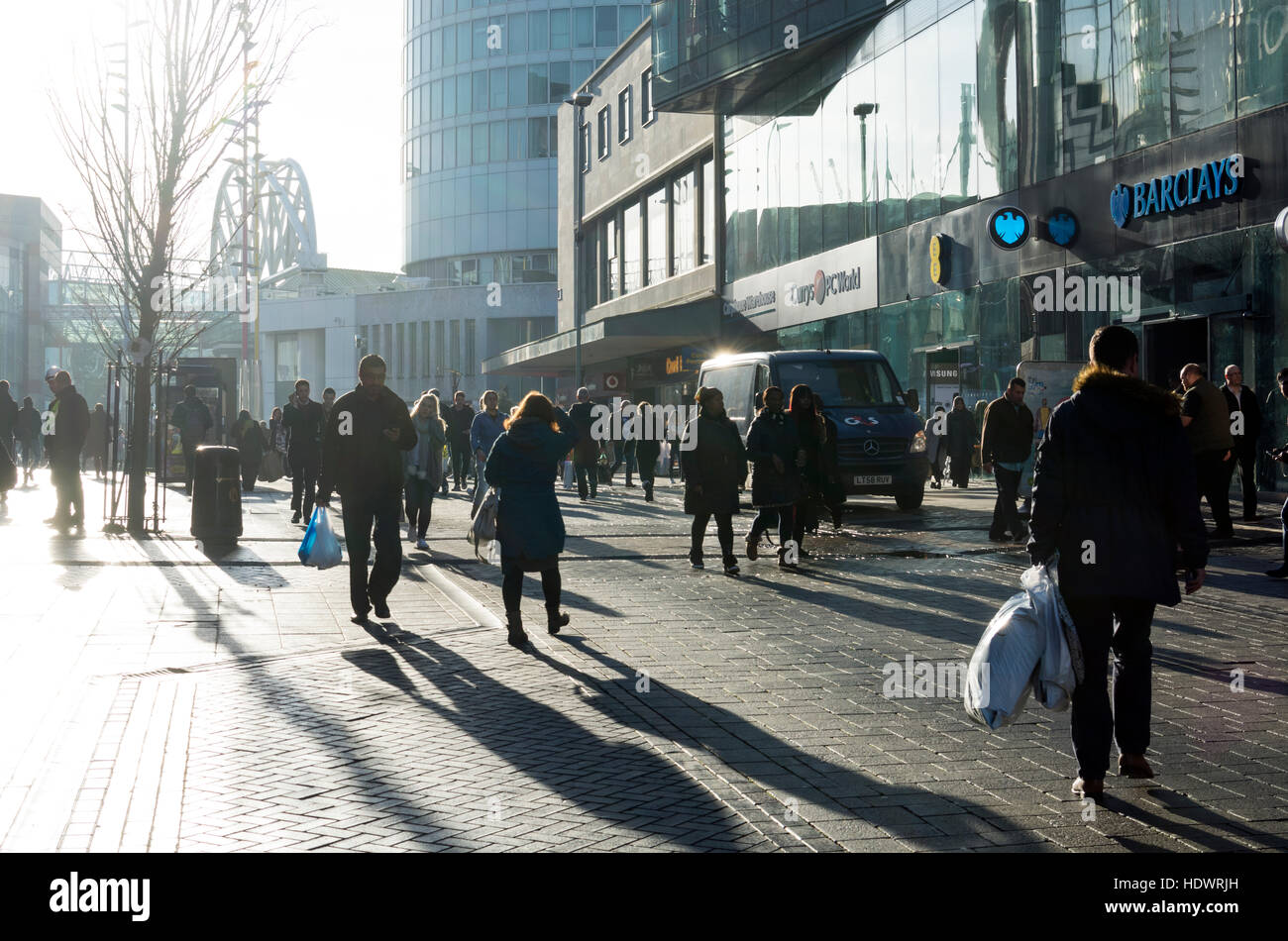 Les acheteurs de Noël dans High Street, Birmingham, West Midlands, England, UK Banque D'Images