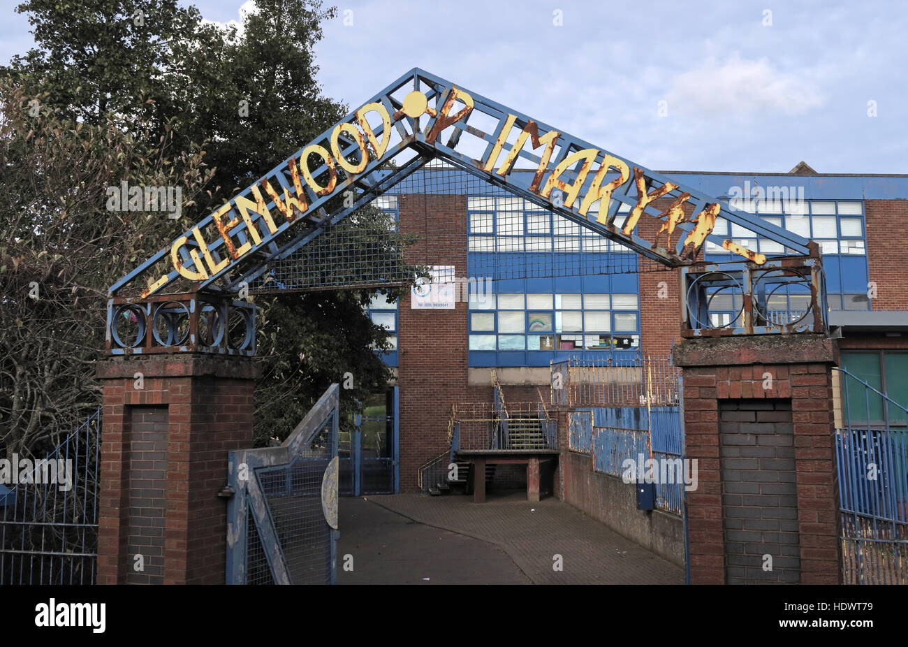 L'école primaire de Glenwood, off Shankill Road West Belfast, Irlande du Nord, Royaume-Uni - Entrée Banque D'Images