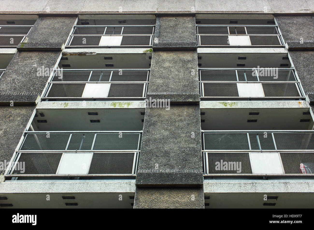 Balcons à bloc d'appartements dans la région de Croydon Banque D'Images