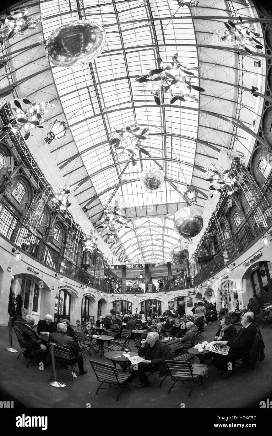 London United Kingdom. 14 décembre 2016. Les lieux et les gens s'allume pendant le temps de Noël Banque D'Images