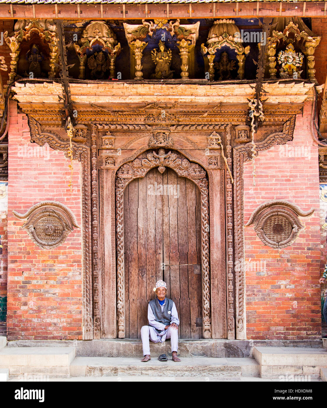 Un homme âgé à Patan Durbar Square, au Népal Banque D'Images