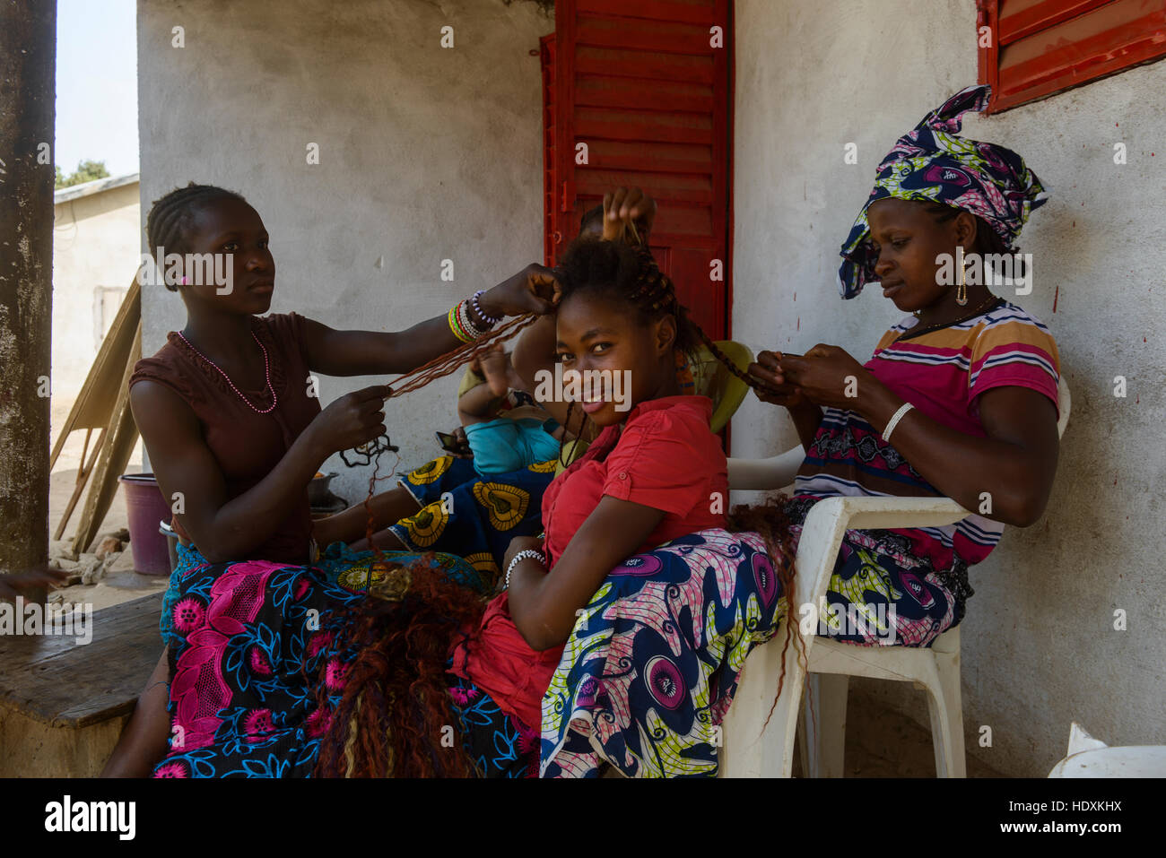 Femaie typiquement africaine, coiffure, la Guinée Dabola Banque D'Images