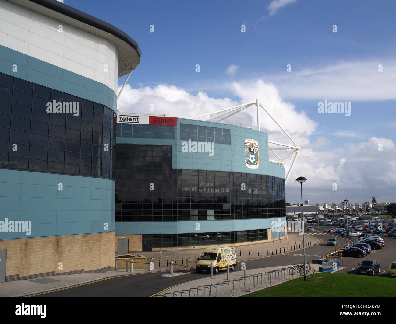 Signalisation Entièrement enveloppé van laissant au salon d'accueil de Ricoh Arena, Coventry City Football Club Banque D'Images