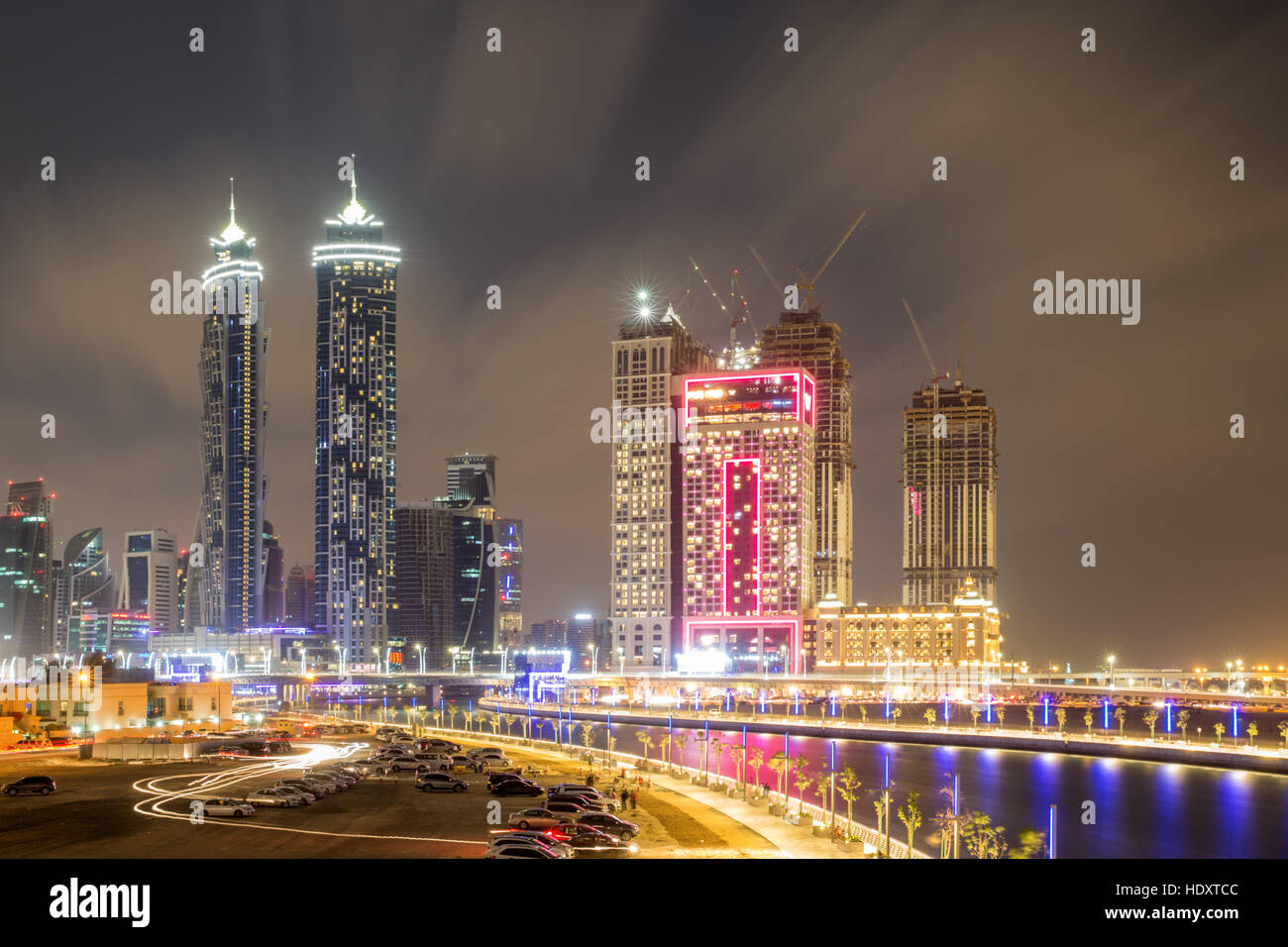 Dubai night scape (Sheik Zayed Road, Dubaï ÉMIRATS ARABES UNIS) Banque D'Images