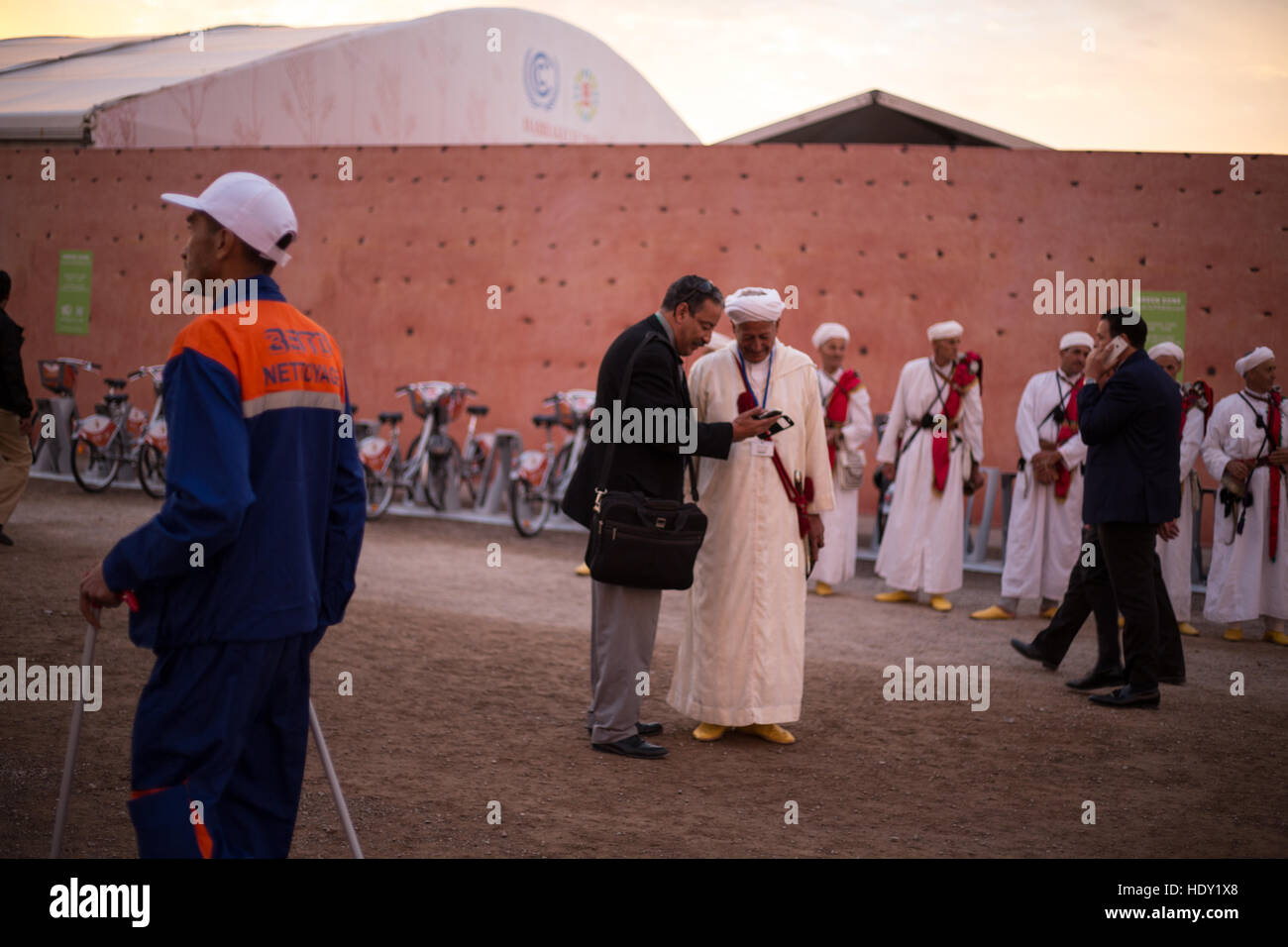 Spectacle culturel musical marocain, en dehors de la COP22 Conférence des Nations Unies sur le Changement Climatique qui se tiendra à Marrakech, Maroc. 2016. Banque D'Images