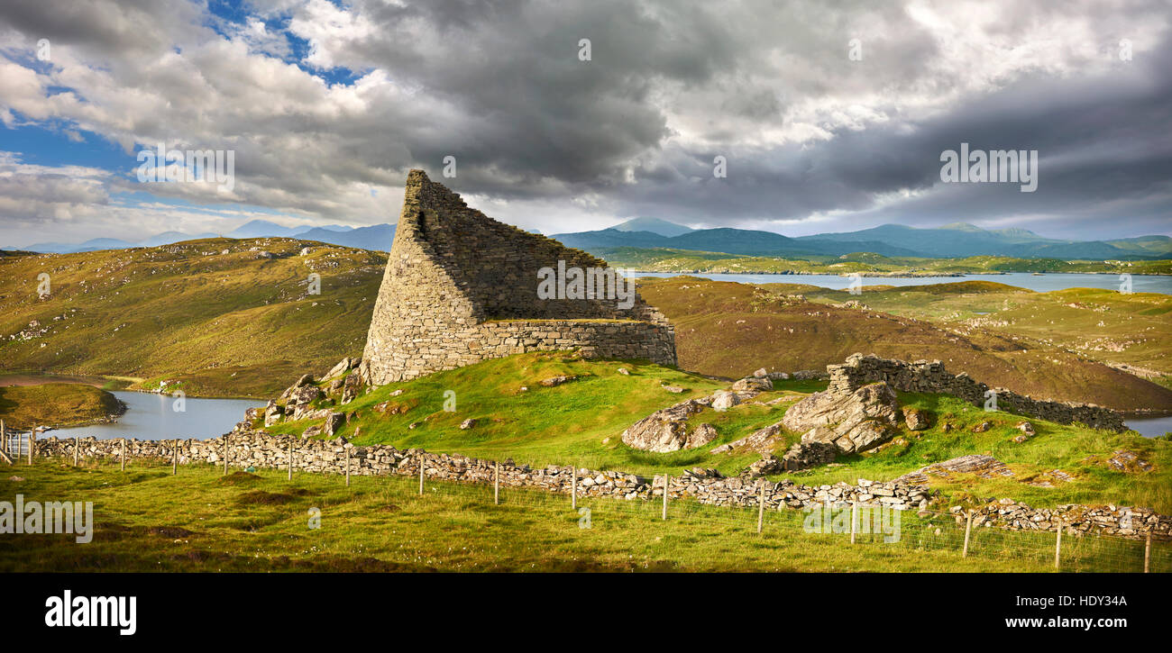 Photos de Dun Carloway Broch sur l'île de Lewis dans les Hébrides extérieures, en Écosse. Brochs sont parmi les plus impressionnants d'Ecosse bâtiments préhistoriques Banque D'Images