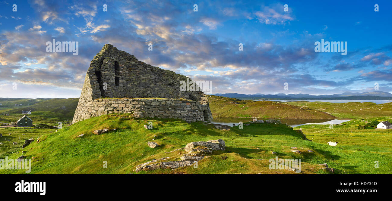 Photos de Dun Carloway Broch sur l'île de Lewis dans les Hébrides extérieures, en Écosse. Brochs sont parmi les plus impressionnants d'Ecosse bâtiments préhistoriques Banque D'Images