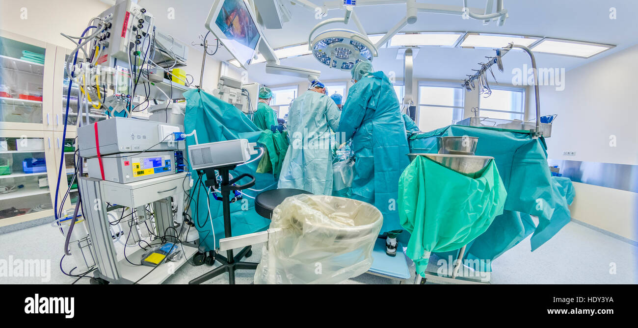 Surgeons-Heart chirurgie de remplacement valvulaire, salle d'opération, Reykjavik, Islande Banque D'Images