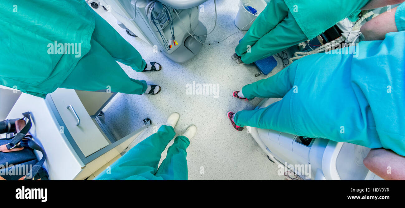Surgeons-Heart chirurgie de remplacement valvulaire, salle d'opération, Reykjavik, Islande Banque D'Images