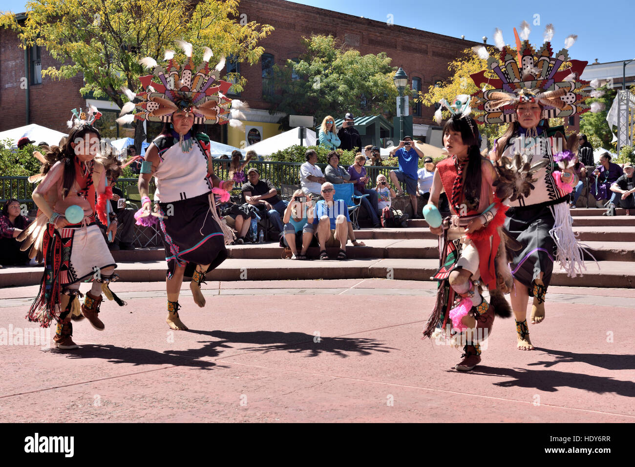 Les Indiens hopi d'effectuer une danse traditionnelle chez free Festival d'art et de culture, Flagstaff, Arizona, USA Banque D'Images