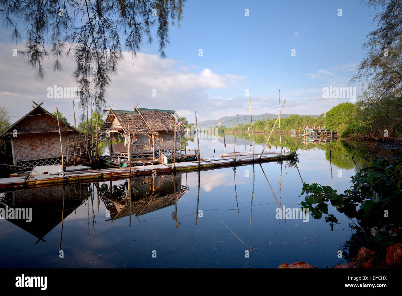 Le tourisme local à bateaux sur une rivière de Songkhla Banque D'Images