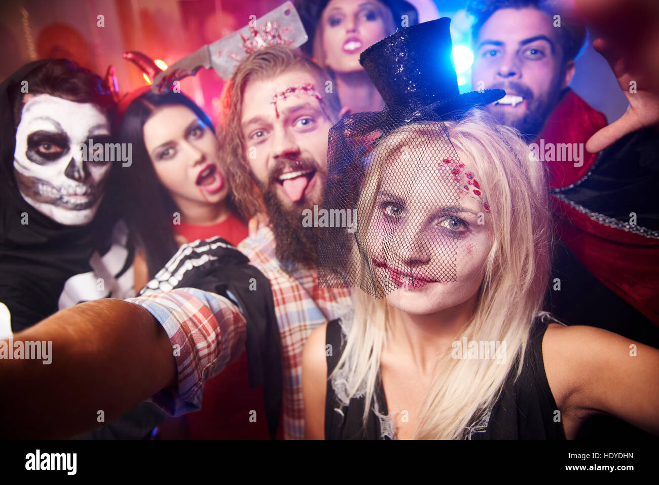 Prise à la selfies Halloween party Banque D'Images