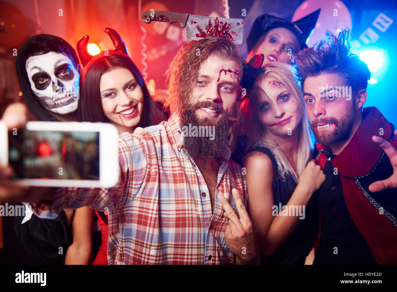 Prise à la selfies Halloween party Banque D'Images