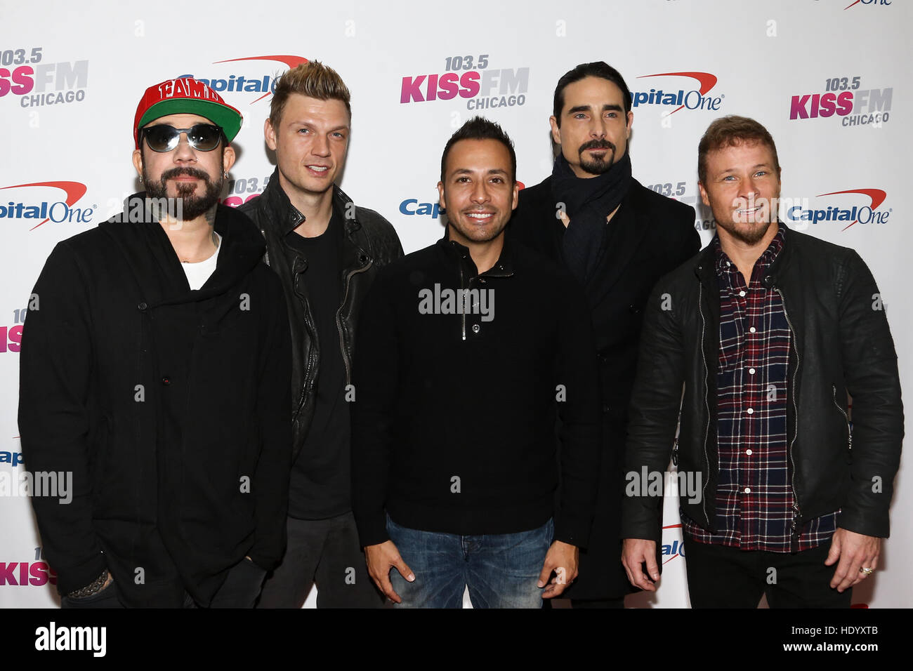 Chicago, États-Unis. 14 Décembre, 2016. CHICAGO-Dec 14 : (L-R) A. J. McLean, Nick Carter, Howie D., Kevin Richardson et Brian Littrell des Backstreet Boys assister à KISS FM 103,5's Jingle Ball 2016 présentée par Capital One à l'Allstate Arena à Chicago, IL. Cr Banque D'Images