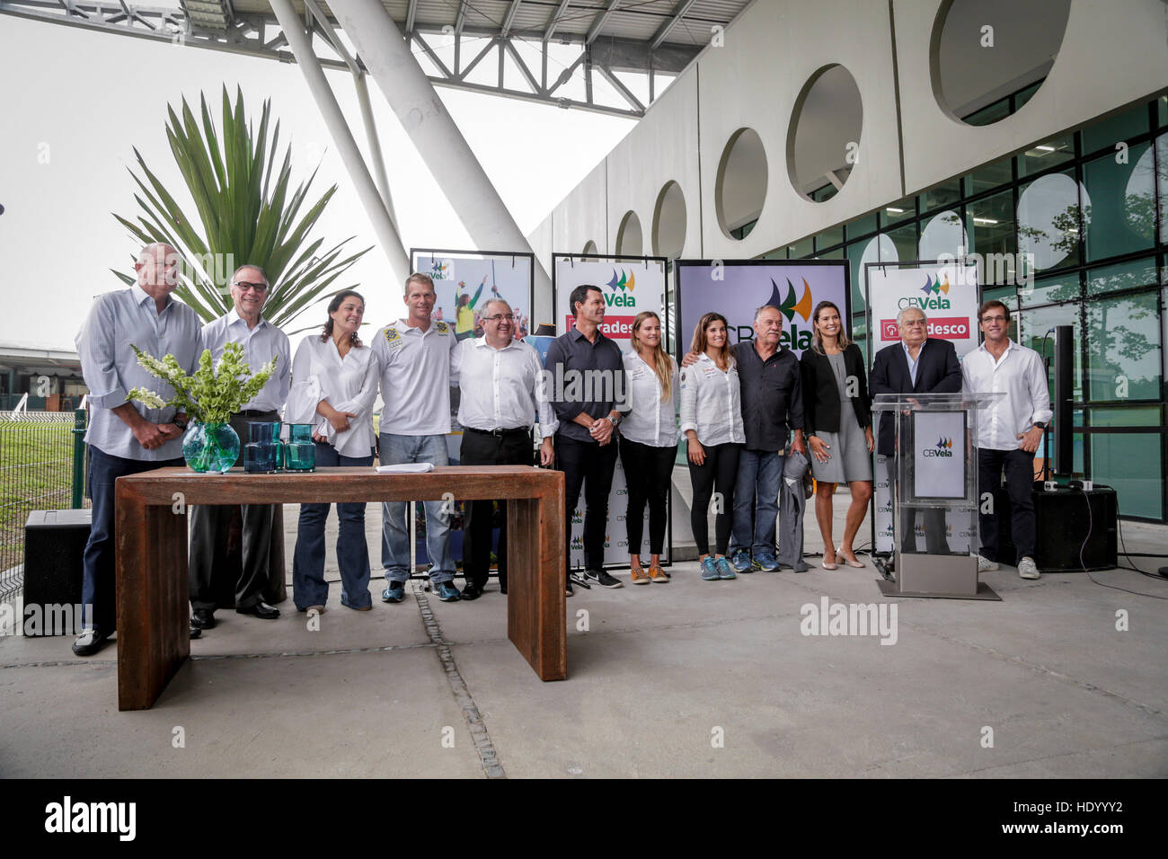 Rio de Janeiro, Brésil. Le 15 décembre, 2016. Au cours de la signature de l'accord entre CBVela et BR Marinas, avec un hommage à des champions olympiques Martine Grael et Kunze Kahena tenue à Marina da Glória, à Rio de Janeiro, RJ. © André Horta/FotoArena/Alamy Live News Banque D'Images