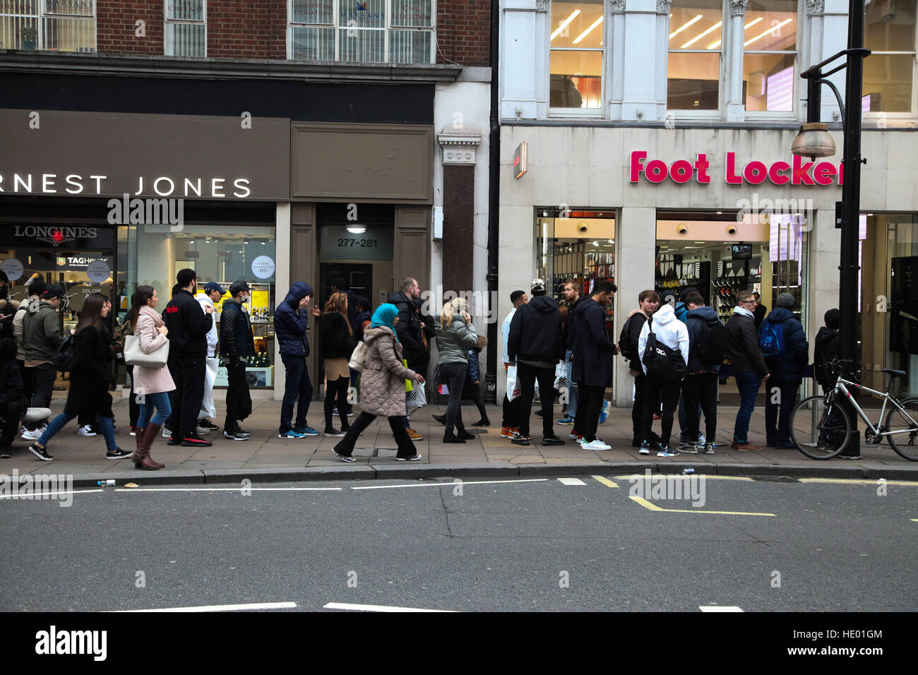 Foot locker sales yeezy uk