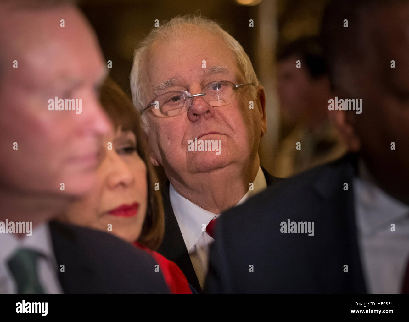 New York, USA. Le 15 décembre, 2016. Directeur général de la Conférence des maires américains Tom Cochran est vu dans la participation à la conférence de presse dans le hall de Trump Tower à New York, NY, USA le 15 décembre 2016. Credit : MediaPunch Inc/Alamy Live News Banque D'Images