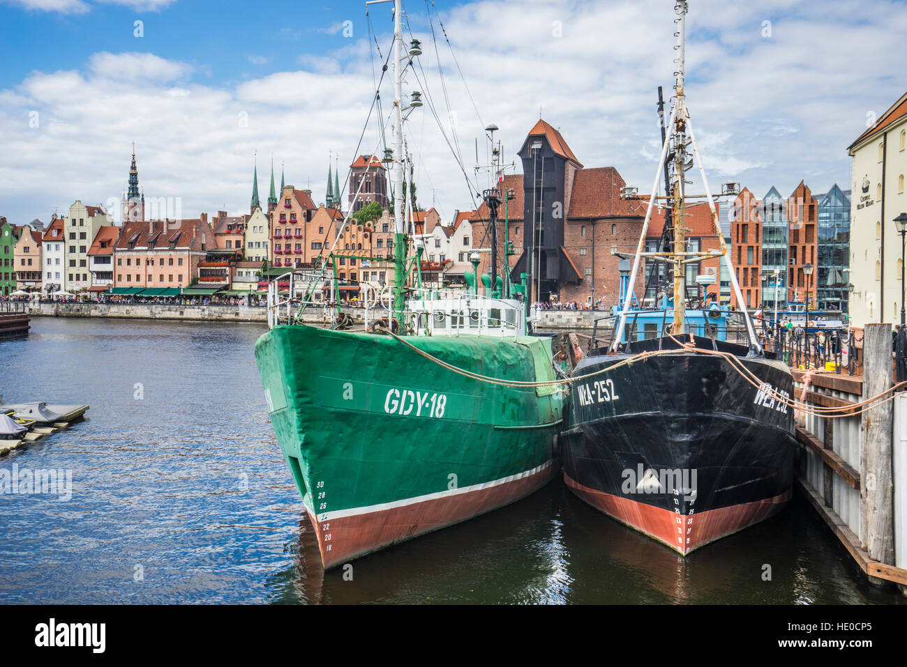 La Pologne, la Poméranie, Gdansk (Dantzig), vue de la grue du port médiéval emblématique (Krantor/Brama Zuraw) Oliwianka Bleihof (île de) Banque D'Images
