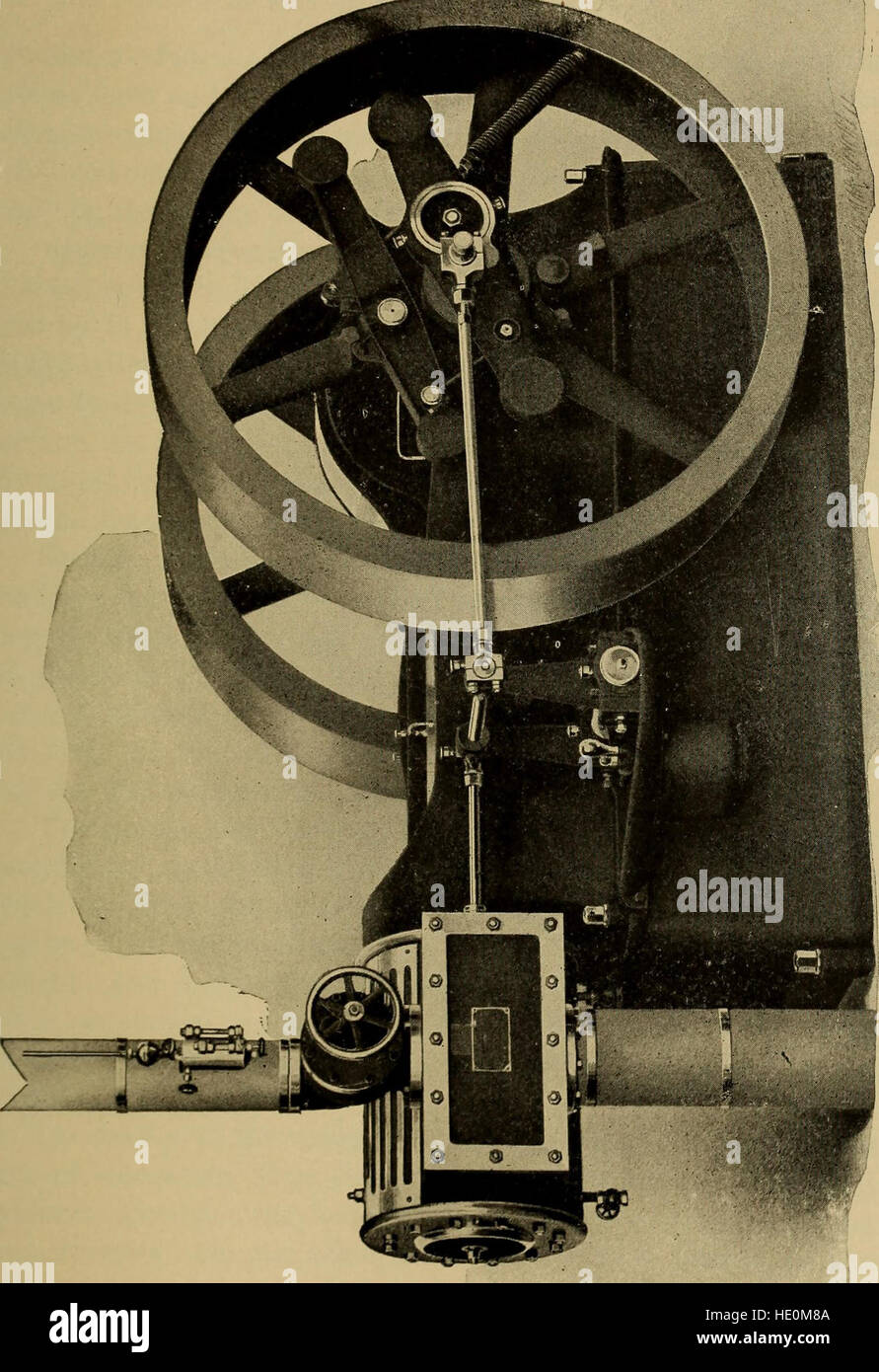 'The Steam-Engine and Other Heat-Motors' (1909) explore le développement et le fonctionnement des machines à vapeur et de divers moteurs thermiques. Le livre couvre leur impact historique sur l'industrie, les progrès technologiques et l'évolution des machines énergétiques. Banque D'Images