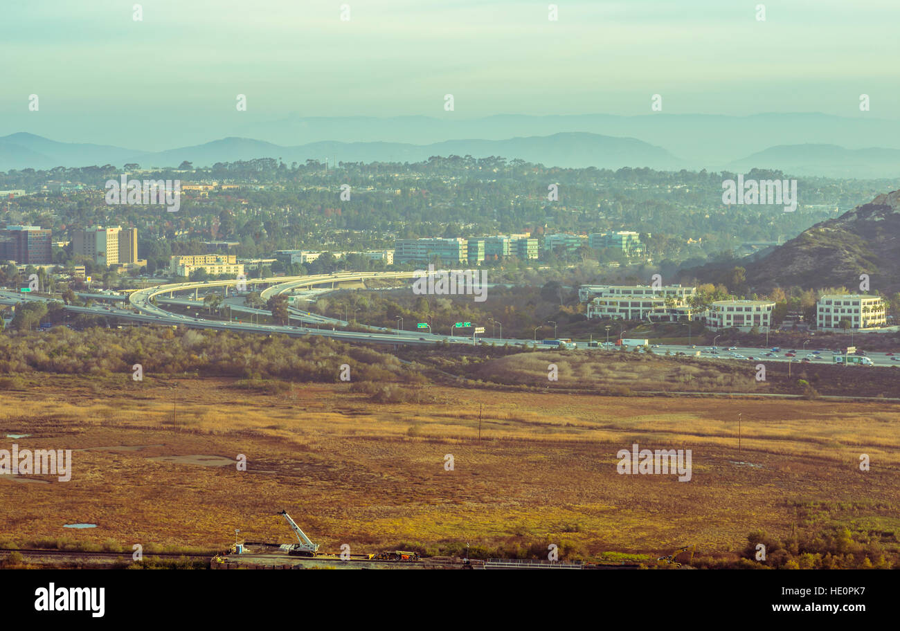 Vue de Los Penasquitos Lagoon et de l'Interstate 5. La Jolla, Californie, USA. Banque D'Images