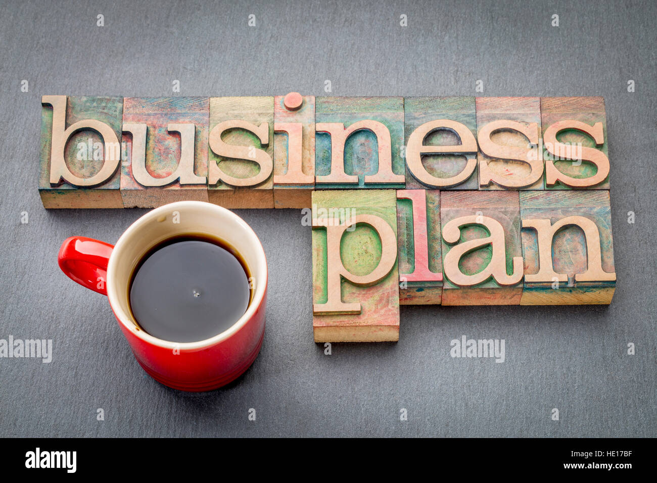 Plan d'affaires mot résumé - texte en typo type de blocs d'impression avec une tasse de café Banque D'Images