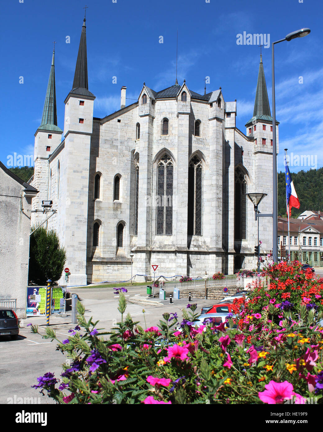 SAINTE CLAUDE, FRANCE, le 3 août 2016 : la cathédrale de Saint-Pierre à la ville de Saint Claude dans le Jura en France. Banque D'Images