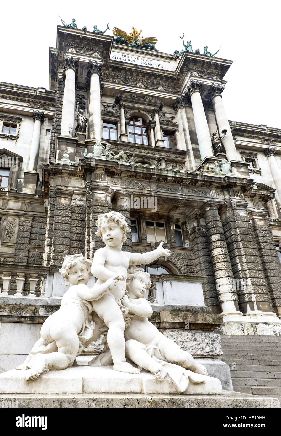 Photo des statues de chérubins en burggarten en face de la Hofburg, vienne, autriche Banque D'Images