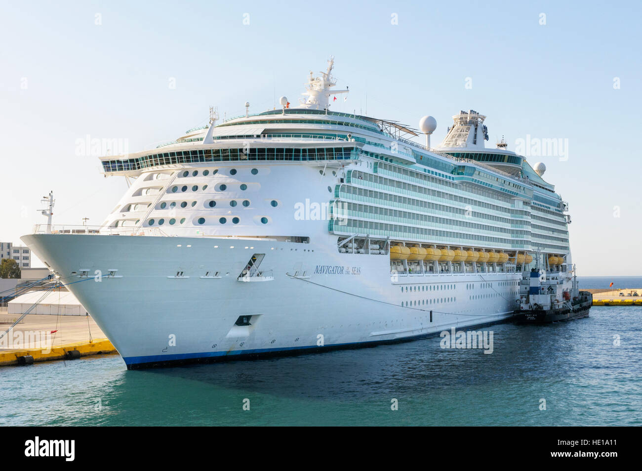 Bateau de croisière MS Navigator of the Seas, amarré dans le port du Pirée, Athènes, Grèce Banque D'Images