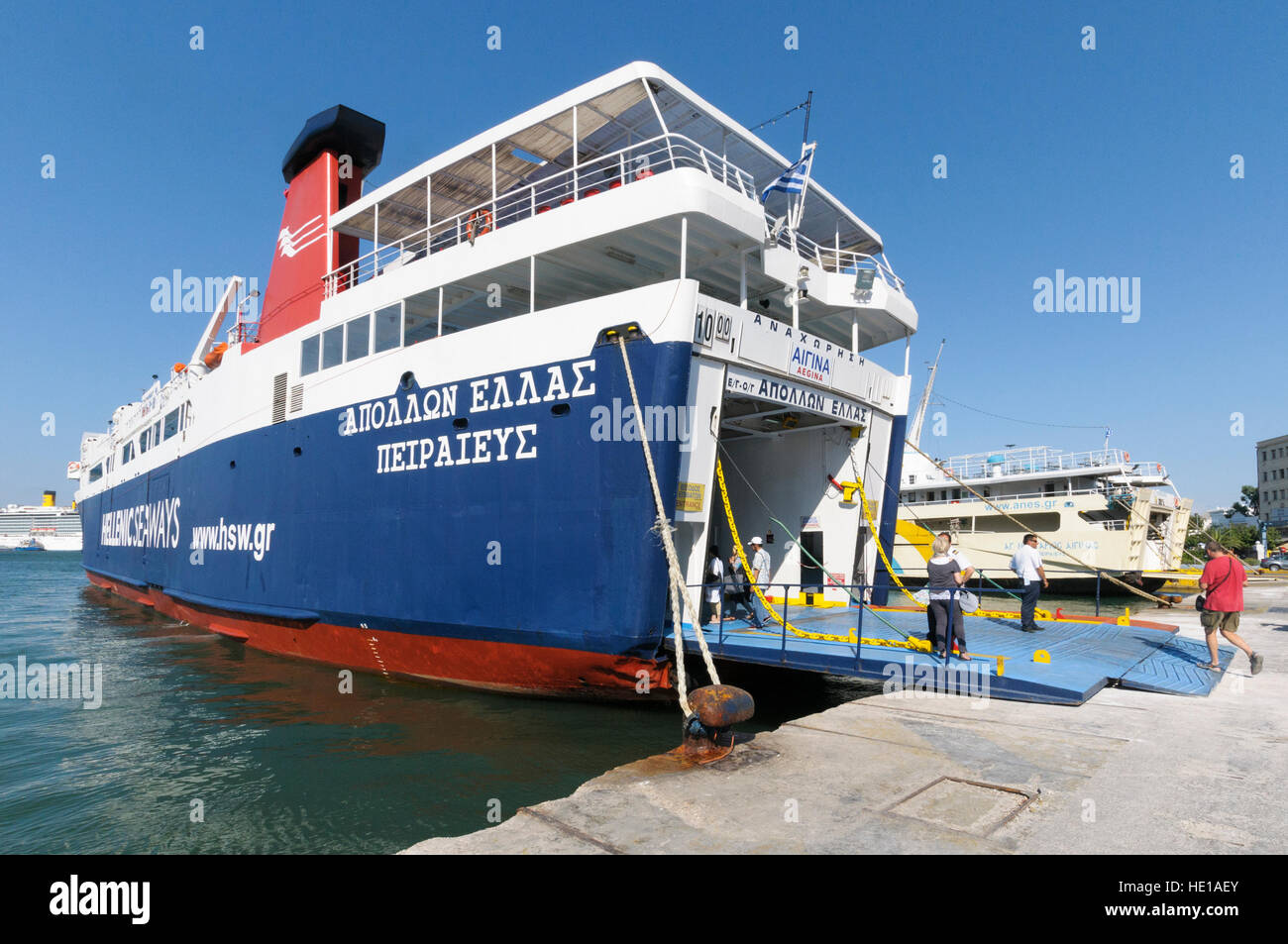 Hellenic Seaways Apollon Hellas les passagers/cargo roulier Navire amarré au port du Pirée (Athènes, Grèce). Banque D'Images