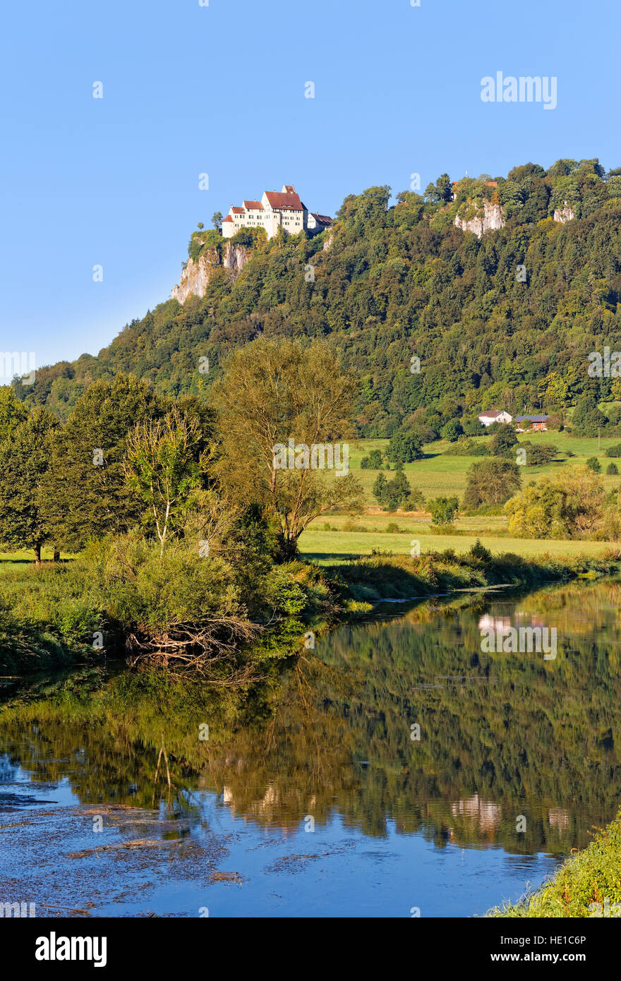 Werenwag château donnant sur le Danube, Beuron, Parc Naturel du Danube supérieur, Jura souabe, Bade-Wurtemberg, Allemagne Banque D'Images