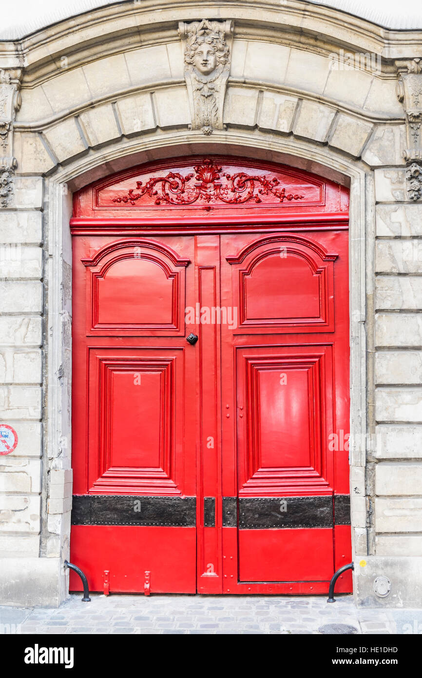 Porte rouge, quartier du Marais Banque D'Images