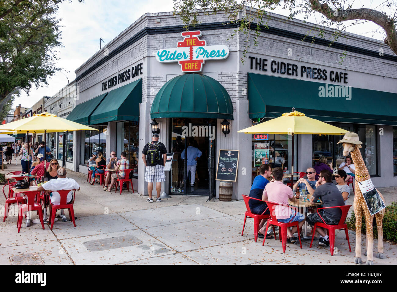 St Saint Petersburg Florida, Central Avenue, le Cider Press Cafe, restaurant restaurants repas café cafés, terrasse extérieure trottoir à l'extérieur des tables, devant Banque D'Images