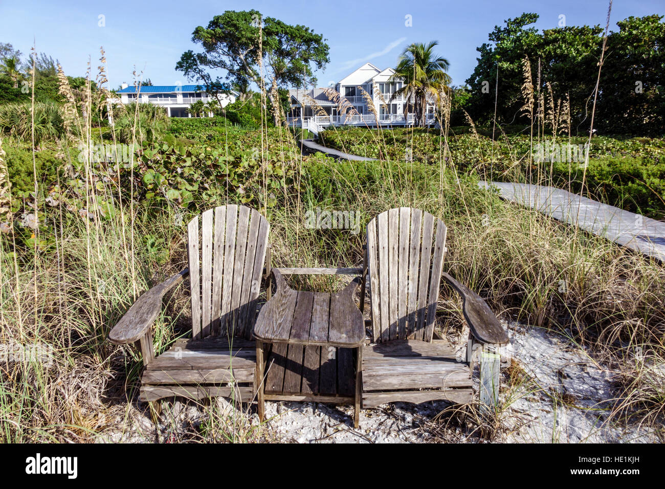 Florida Sanibel Island,plage,Golfe du Mexique,chaises Adirondack,maisons,maisons,FL161129219 Banque D'Images