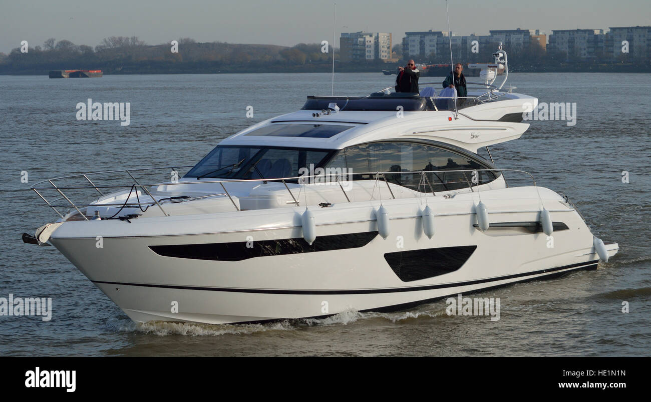 Yacht de luxe Princess S60 en direction de London Boat Show 2017 Banque D'Images