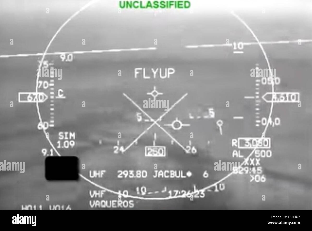 Déclassifié des séquences vidéos de la Head-up-Display d'une Force aérienne des États-Unis Arizona Air National Guard F-16 enregistre le moment où le aircraftâs Système automatique de Collision Avoidance System a pris le contrôle et a sauvé le F-16 et son pilote inconscient au sol à partir d'un crash en mai 2016. Le système est engagé après l'élève-pilote a souffert G-la perte de conscience G-LOC et l'avion a commencé une descente non contrôlée à partir de 17 000 pieds alors qu'en pleine de postcombustion. Banque D'Images