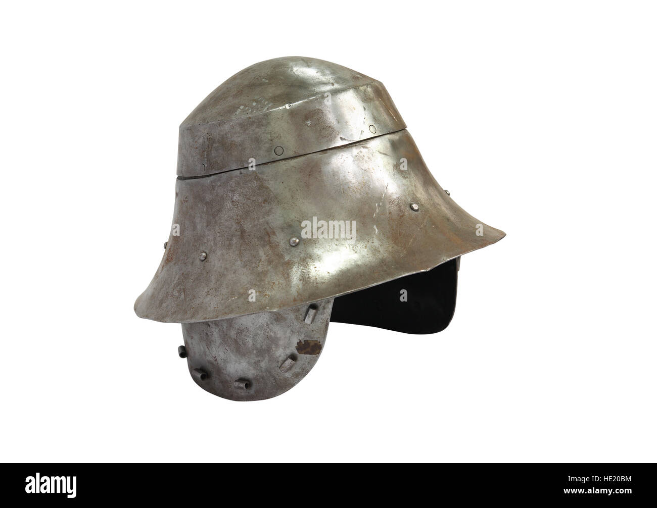 Ancien casque militaire chevalier de fer sur fond blanc. Isolé avec  clipping path Photo Stock - Alamy