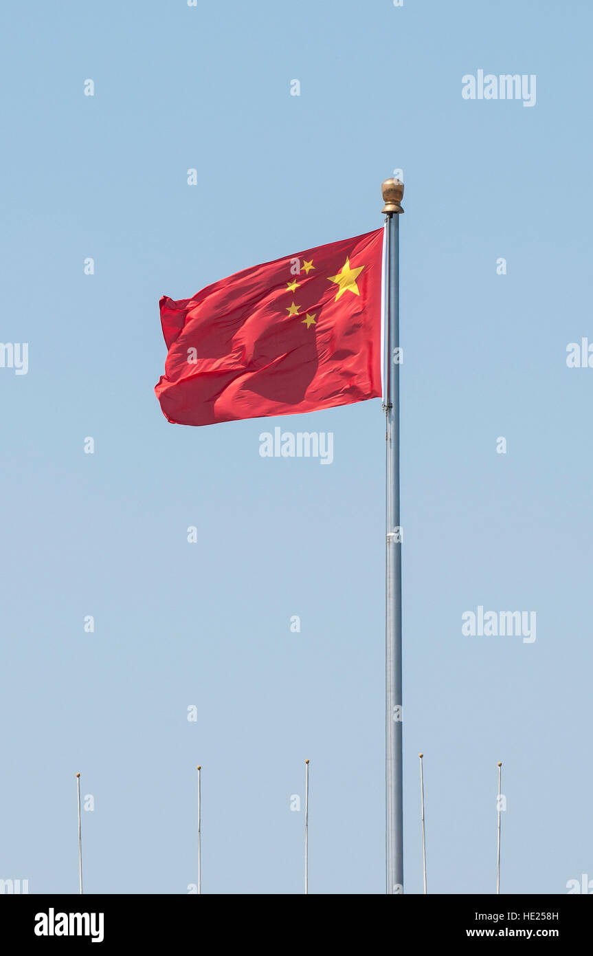 Drapeau national de Chine sur la Place Tiananmen, à Beijing en Chine. Banque D'Images