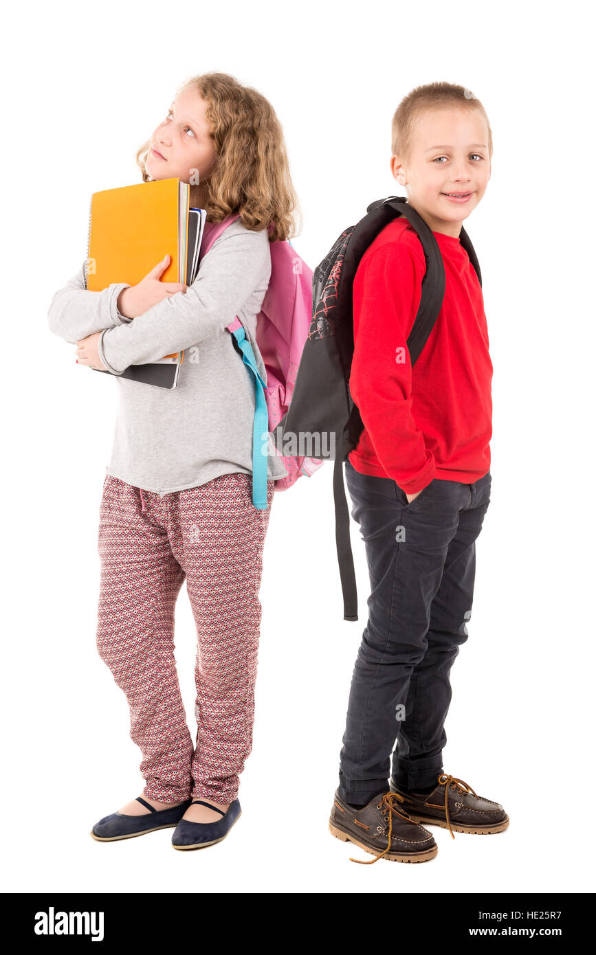 Jeune couple d'étudiants qui pose en blanc isolé Banque D'Images