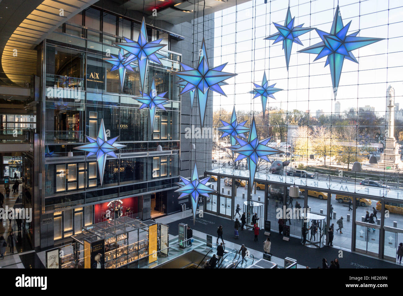 Maison de vacances Star decorations in Time Warner Center de Columbus Circle, NEW YORK Banque D'Images